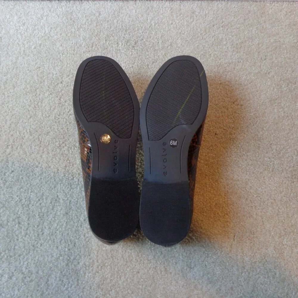 Easy‎ Spirit Evolve Women's Snake Print Flats Slip On Leather Shoes Size 6 EUC